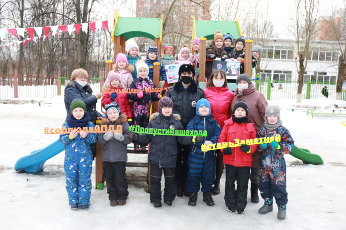 Автоинспекторы напомнили дошкольникам о необходимости соблюдения правил дорожного движения Автоинспекторы напомнили дошкольникам о необходимости соблюдения правил дорожного движения