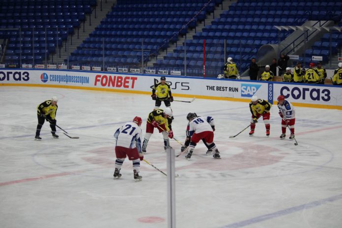 В Подольске впервые прошел открытый турнир по хоккею с шайбой среди ветеранов 50+ «Кубок... В Подольске впервые прошел открытый турнир по хоккею с шайбой среди ветеранов 50+ «Кубок...