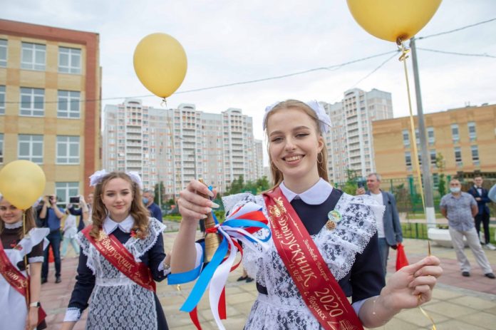 15 июня состоялось вручение аттестатов выпускникам 11-х классов