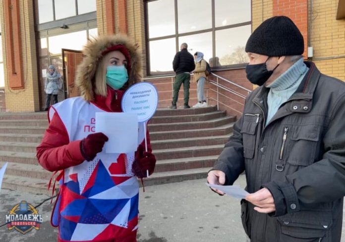 Посетителям ТЦ “Центральный” рассказали, как записаться на вакцинацию от коронавируса