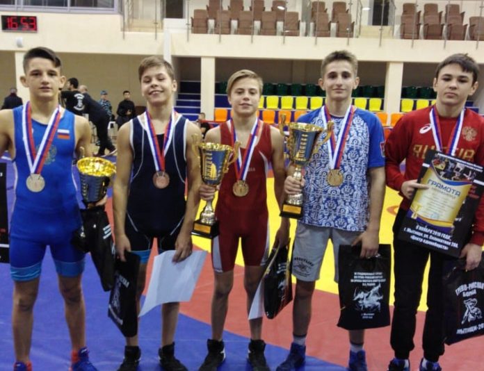 Воспитанники спортивной школы «Космос» победили на Всероссийском турнире по греко-римской борьбе Воспитанники спортивной школы «Космос» победили на Всероссийском турнире по греко-римской борьбе
