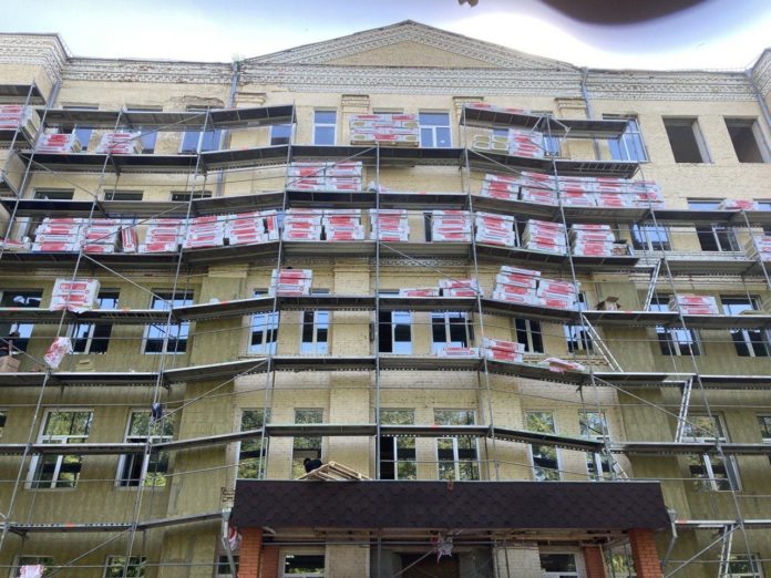 Продолжается капитальный ремонт школы № 5 в Климовске Продолжается капитальный ремонт школы № 5 в Климовске