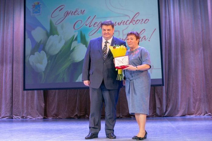 В Подольске чествовали работников и ветеранов сферы здравоохранения В Подольске чествовали работников и ветеранов сферы здравоохранения