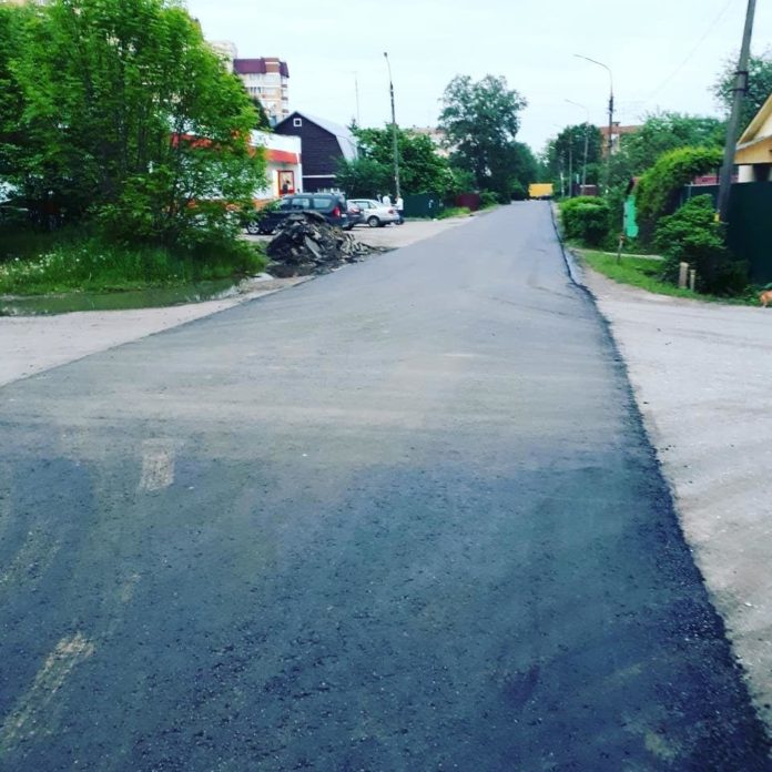 Асфальтирование улицы Орджоникидзе в микрорайоне Львовский завершается