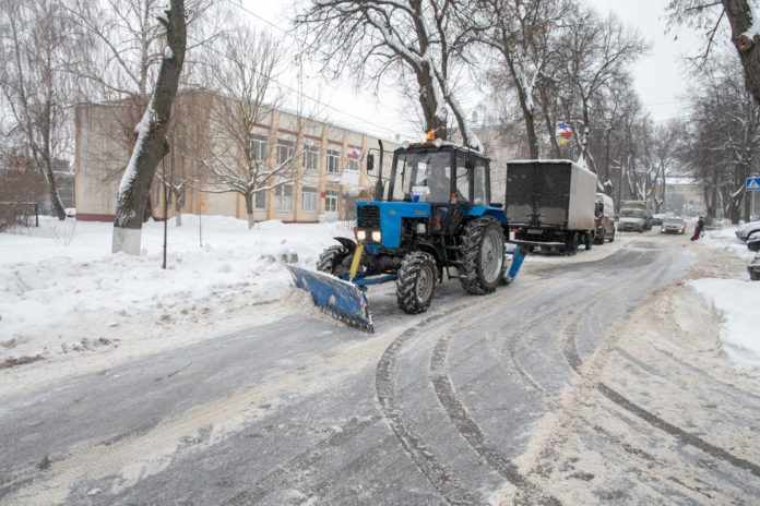 УК Подольска потратит порядка 10 млн руб на уборку придомовых территорий в 2019 году