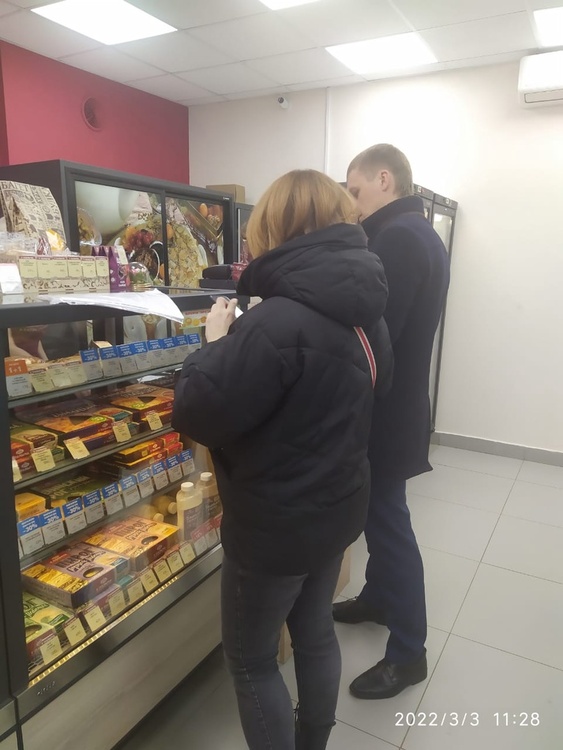 В Климовске провели мониторинг объектов торговли расположенных по проспекту 50 лет Октября и Октябрьской... В Климовске провели мониторинг объектов торговли расположенных по проспекту 50 лет Октября и Октябрьской...