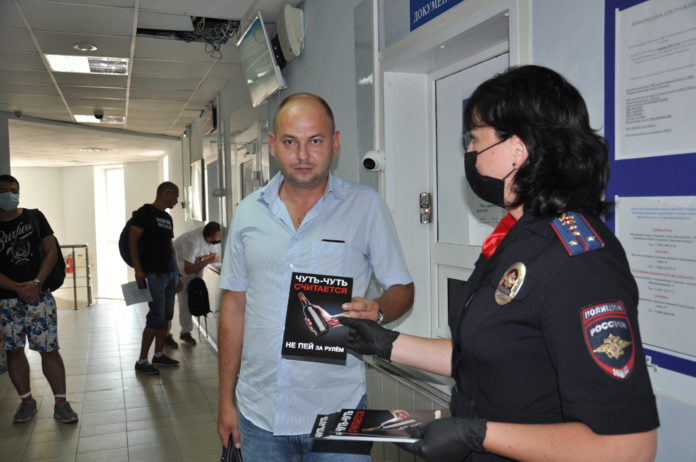 Автоинспекторы Большого Подольска призывают к трезвому вождению Автоинспекторы Большого Подольска призывают к трезвому вождению