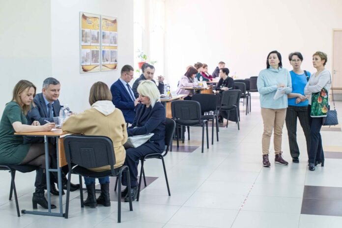 На второй день работы «выездной администрации» в Кузнечиках обсудили ЖКХ и благоустройство На второй день работы «выездной администрации» в Кузнечиках обсудили ЖКХ и благоустройство