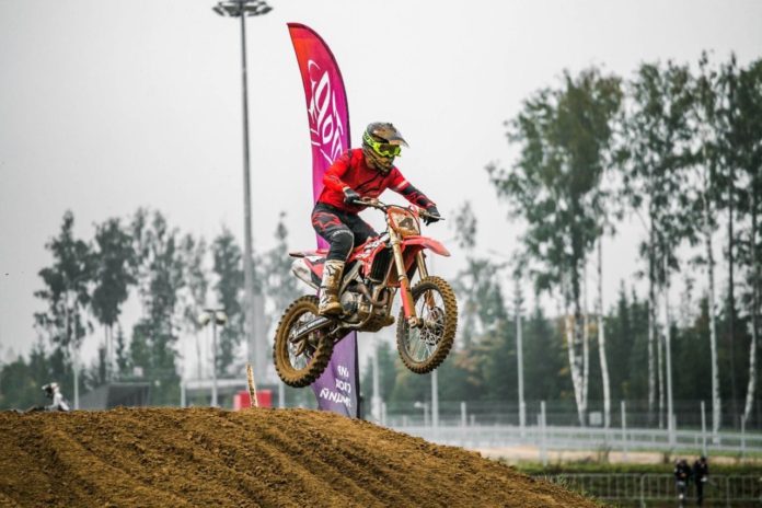 Спортсмен из Подольска по мотокроссу Ярыгин Алексей одержал победу в 2-х заездах в борьбе... Спортсмен из Подольска по мотокроссу Ярыгин Алексей одержал победу в 2-х заездах в борьбе...