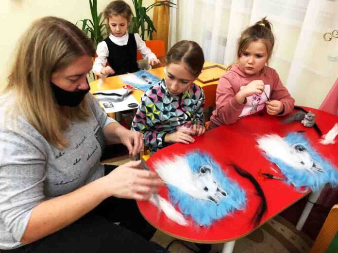 Мастер-класс по изготовлению картин из шерсти провели в СДК “Надежда” Мастер-класс по изготовлению картин из шерсти провели в СДК “Надежда”