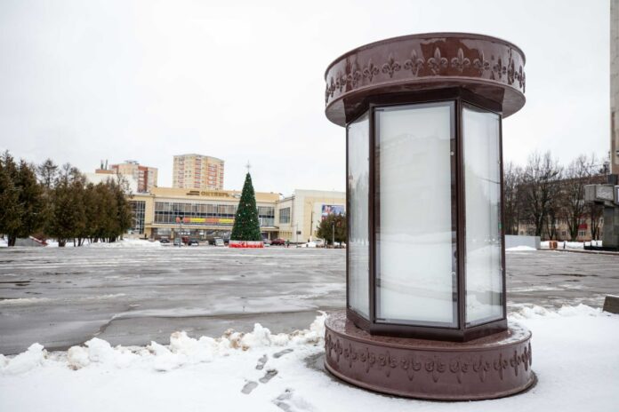 В Подольске на улицах устанавливают современные афишные тумбы В Подольске на улицах устанавливают современные афишные тумбы