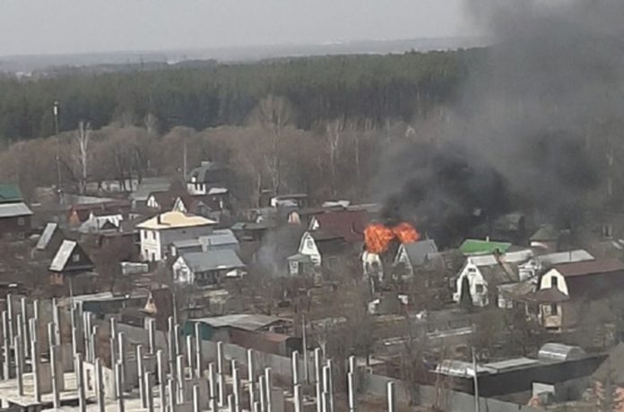 Огнеборцы ликвидировали пожар в подольском СНТ 13 апреля Огнеборцы ликвидировали пожар в подольском СНТ 13 апреля