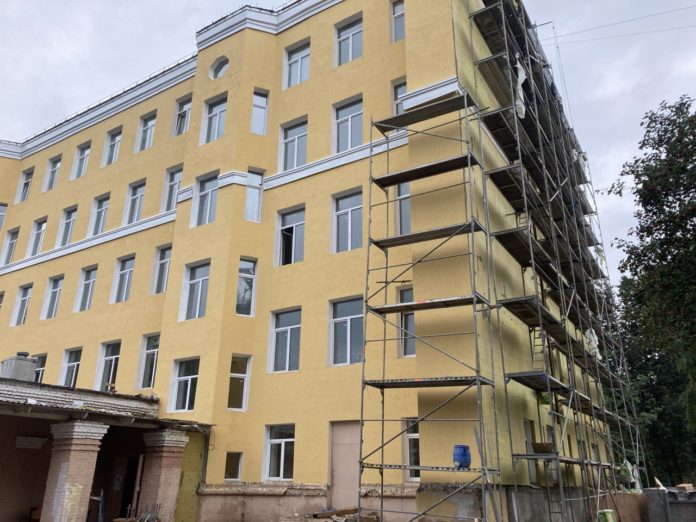 В школе № 5 и лицее в микрорайоне Климовск планируется завершить ремонт в декабре... В школе № 5 и лицее в микрорайоне Климовск планируется завершить ремонт в декабре...