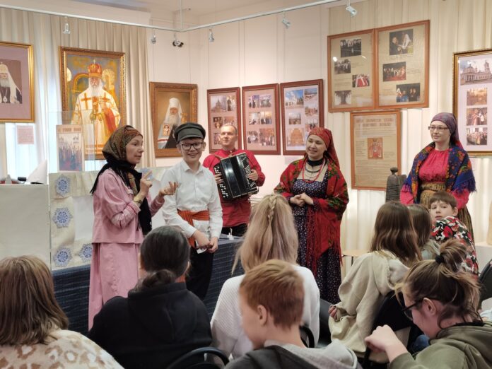 Святочная программа “Зима за морозы, а народ за праздники!” прошла в Подольске Святочная программа “Зима за морозы, а народ за праздники!” прошла в Подольске