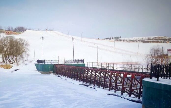 Плотина на реке Пахре в Подольске готовится к паводку