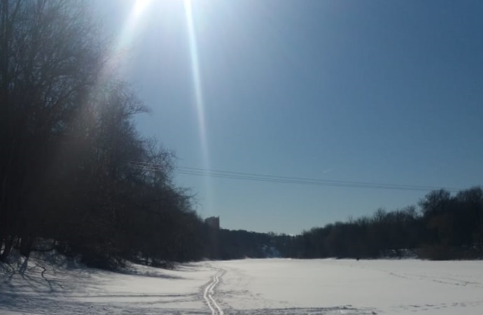 Толщина льда на реке Пахре 11 марта Толщина льда на реке Пахре 11 марта