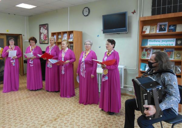 Час поэзии «Всю душу выплесну в словах» состоялся в библиотеке № 2