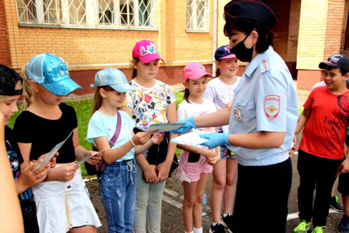 В Подольске Госавтоинспекторы провели тематическое занятие со школьниками «День рождения светофора» В Подольске Госавтоинспекторы провели тематическое занятие со школьниками «День рождения светофора»