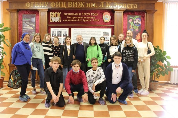 Учащиеся школ посетили Подольский Исследовательский центр животноводства в рамках открытия экскурсионного сезона Учащиеся школ посетили Подольский Исследовательский центр животноводства в рамках открытия экскурсионного сезона