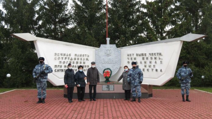 Представители ОМОН «Русич» почтили память коллег, погибших при исполнении служебного долга Представители ОМОН «Русич» почтили память коллег, погибших при исполнении служебного долга