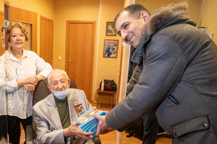 Георгий Баранов передал в больницы Подольска свою новую книгу «Антивирус «Ковид-19» Георгий Баранов передал в больницы Подольска свою новую книгу «Антивирус «Ковид-19»