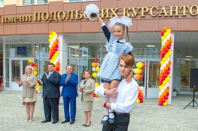 Торжественное открытие нового инновационного корпуса гимназии имени Подольских курсантов состоялось в микрорайоне Климовск 1...