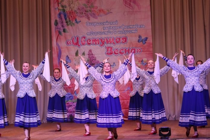 В ДК «Металлург» прошел фестиваль «Цветущая весна» В ДК «Металлург» прошел фестиваль «Цветущая весна»