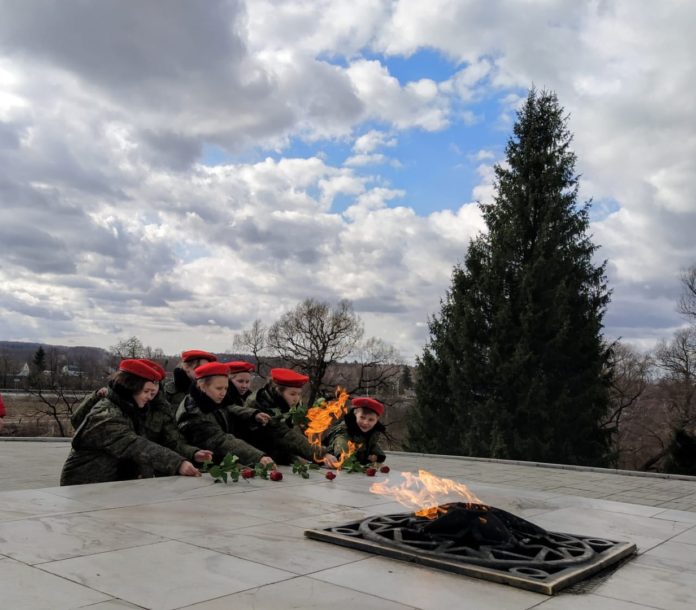 Юнармейцы школы №4 посетили мемориальный комплекс «Ильинские рубежи» Юнармейцы школы №4 посетили мемориальный комплекс «Ильинские рубежи»