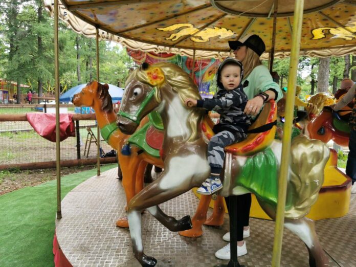 В парке «Дубрава» заработали новые аттракционы В парке «Дубрава» заработали новые аттракционы