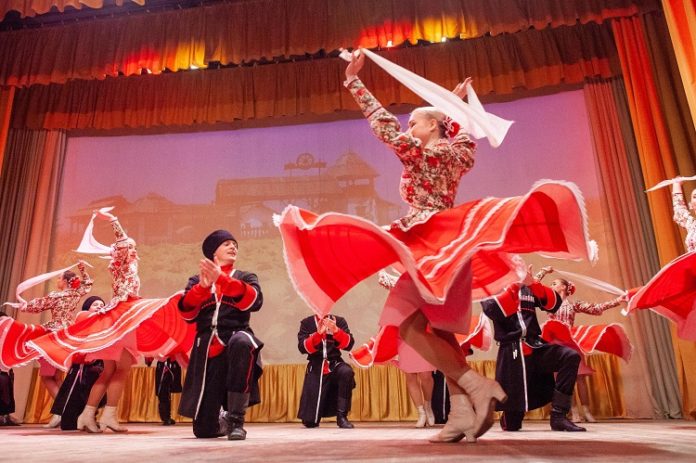 Ансамбль народного танца «Рассвет» Дома культуры «Металлург» представил новую программу 27 февраля Ансамбль народного танца «Рассвет» Дома культуры «Металлург» представил новую программу 27 февраля