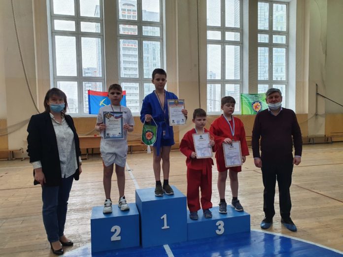 В Большом Подольске прошел рождественский турнир по универсальному бою среди мальчиков и девочек