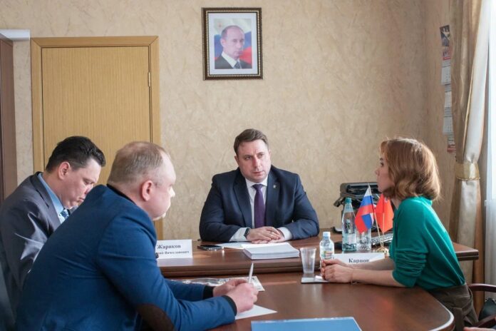 Дмитрий Жариков принял участие в работе «выездной администрации» в мкр. Стрелковский