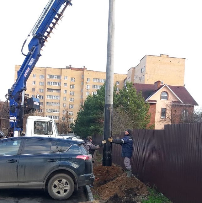 В микрорайоне Климовск ведутся работы по модернизации линий уличного освещения