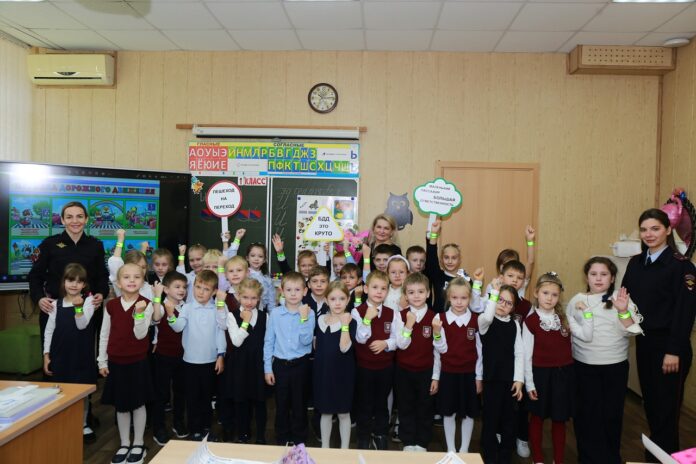 В преддверии Дня учителя сотрудники государственной автоинспекции выразили свои поздравления педагогам В преддверии Дня учителя сотрудники государственной автоинспекции выразили свои поздравления педагогам