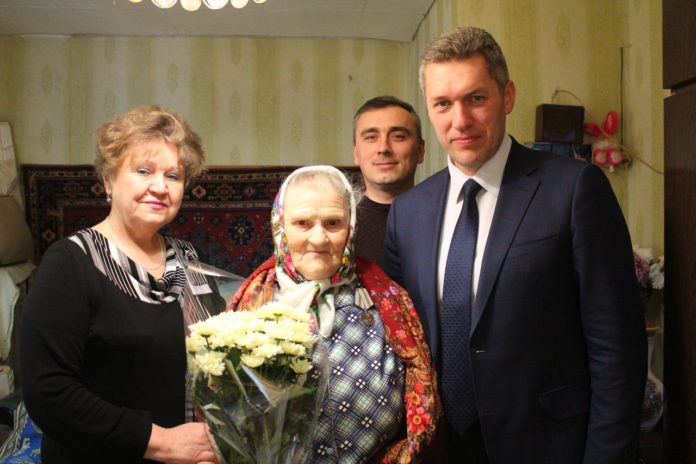 Труженицу тыла Зою Степановну Амелькину поздравили с 95-летием Труженицу тыла Зою Степановну Амелькину поздравили с 95-летием