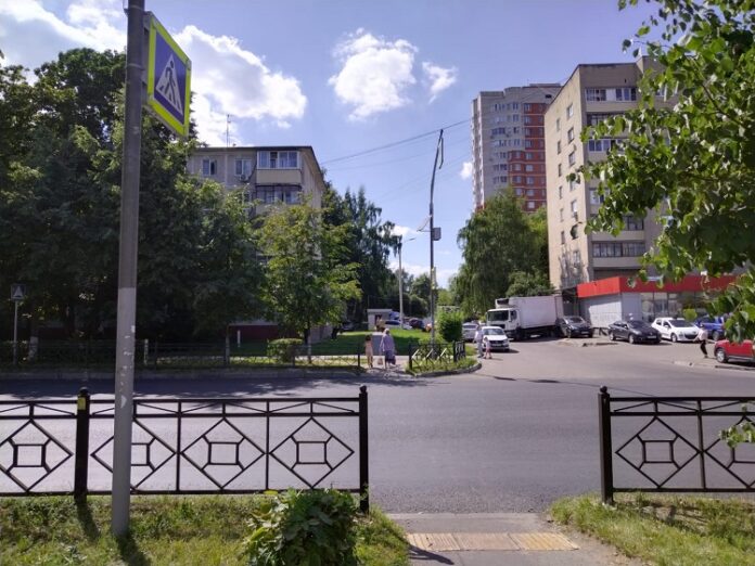 Водитель легкового автомобиля совершил наезд на несовершеннолетнего пешехода Водитель легкового автомобиля совершил наезд на несовершеннолетнего пешехода