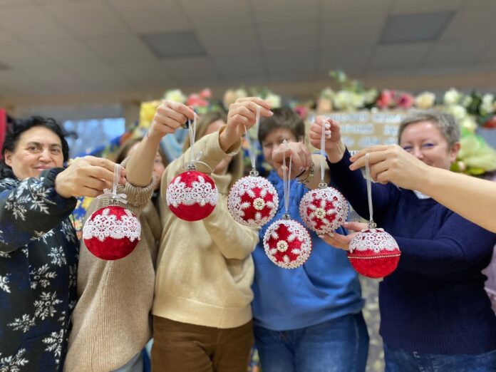 Мастер-класс по изготовлению новогодних шаров прошел в Подольской библиотеке № 21