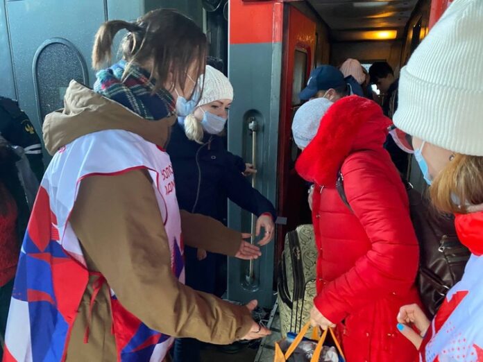 Волонтеры РГУТИС помогли беженцам из ЛНР и ДНР