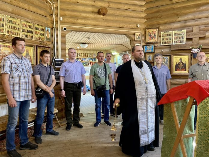 В Никольском храме совершили передачу личных вещей погибшего во время Великой Отечественной войне В Никольском храме совершили передачу личных вещей погибшего во время Великой Отечественной войне