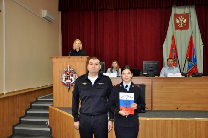 Состоялось награждение сотрудников полиции медалями и нагрудными знаками