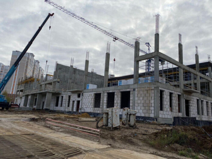 Ход строительства новой школы на 1100 мест в Кузнечиках проверил Главгосстройнадзор