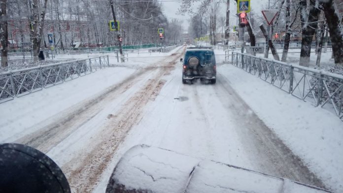 Более 100 единиц муниципальной техники вышло на очистку улиц и дворов округа от снега Более 100 единиц муниципальной техники вышло на очистку улиц и дворов округа от снега