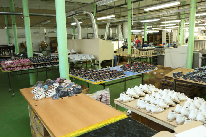 Производителям обуви, мебели и других товаров доступен кредит, который погасит государство Производителям обуви, мебели и других товаров доступен кредит, который погасит государство