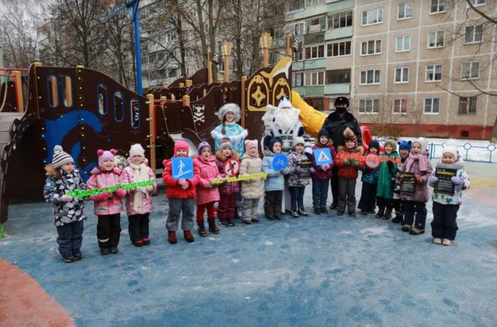 Сотрудники Госавтоинспекции провели в округе акцию «Безопасные каникулы в каждый двор» Сотрудники Госавтоинспекции провели в округе акцию «Безопасные каникулы в каждый двор»