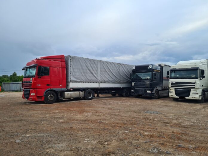 Водитель грузового автомобиля при движении задним ходом совершил наезд на ребенка Водитель грузового автомобиля при движении задним ходом совершил наезд на ребенка