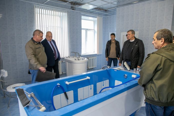 Проверен ход выполнения ремонта в поликлинике Климовской горбольницы №2 и РЦ «Романцево»