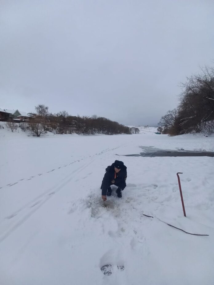 Замеры толщина льда на реках округа продолжаются