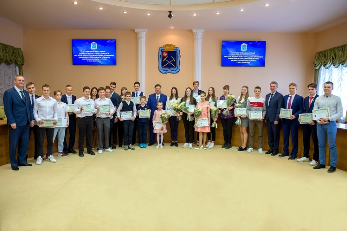 Премия главы Большого Подольска Николая Пестова вручена юным спортсменам за выдающиеся способности в области... Премия главы Большого Подольска Николая Пестова вручена юным спортсменам за выдающиеся способности в области...