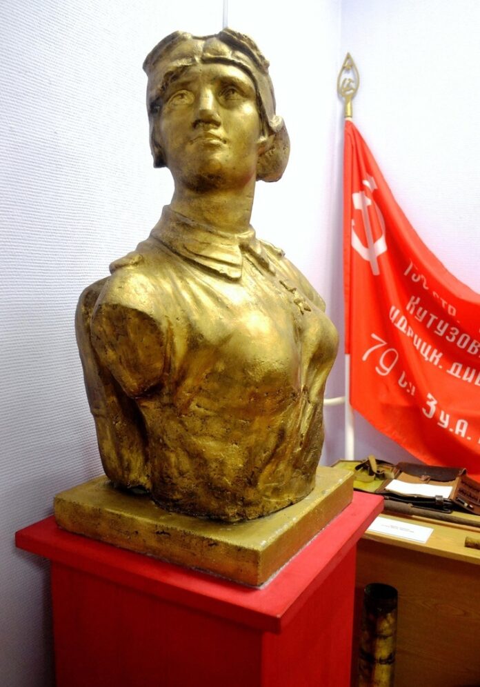 Фрагмент фигуры советской летчицы появился в музейной комнате истории микрорайона Ново – Сырово