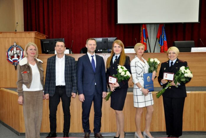 Начальник УМВД России по г.о. Подольск поздравил сотрудников Правовой группы с Днем юридической службы...